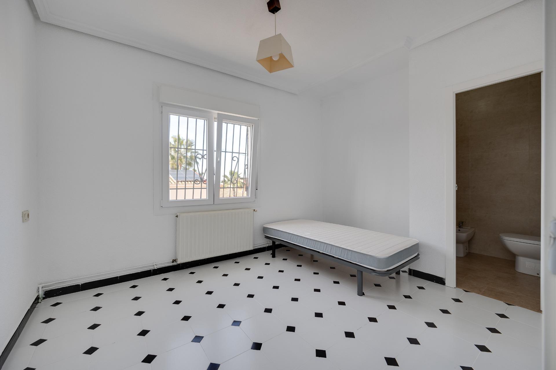Villa for Sale in Torrevieja, Alicante