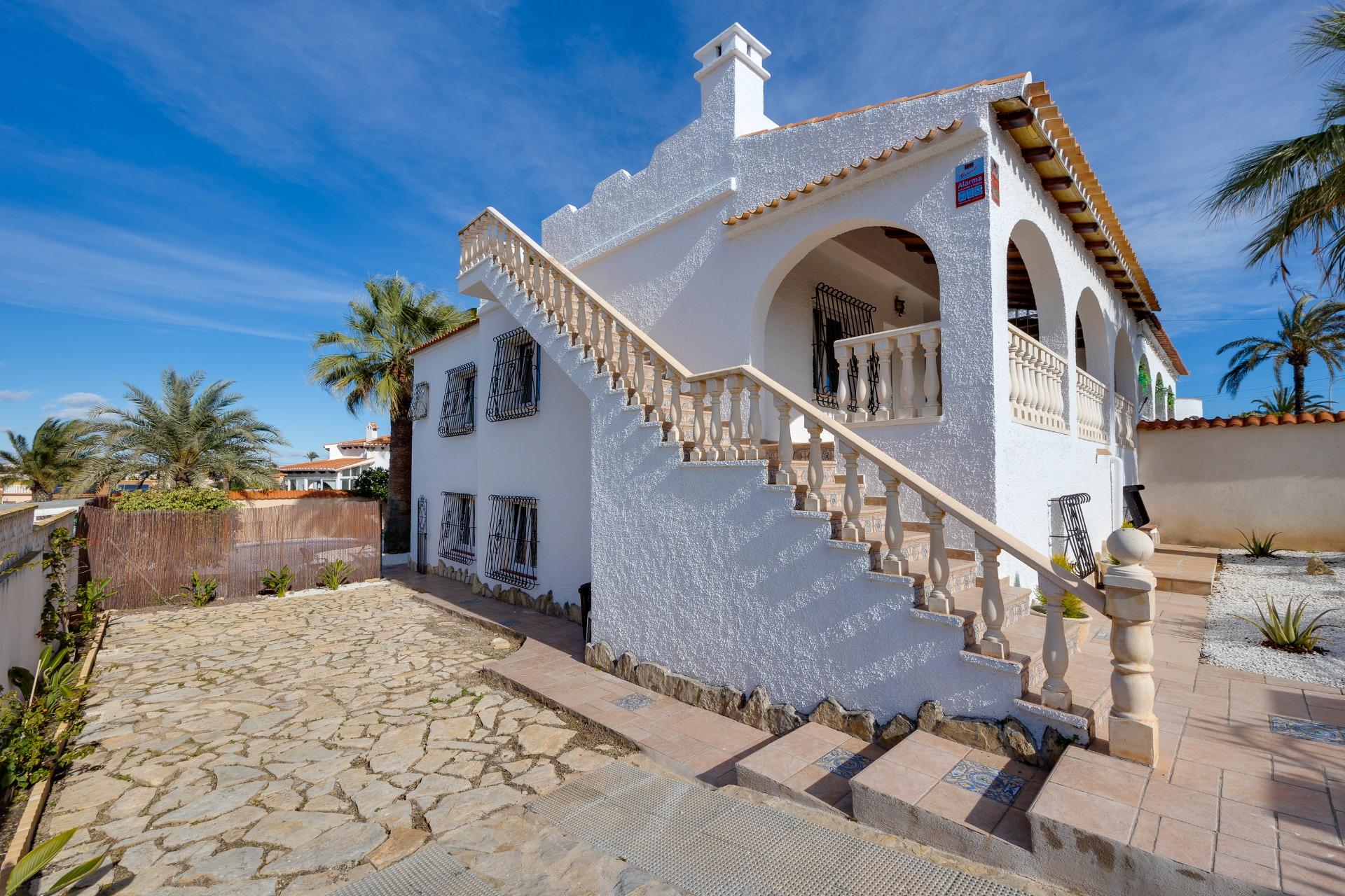 Villa for Sale in Torrevieja, Alicante