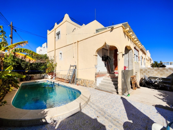 Villa for Sale in San Miguel de Salinas, Alicante