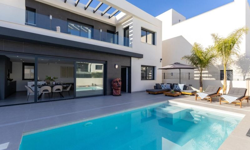 Villa for Sale in Algorfa, Alicante