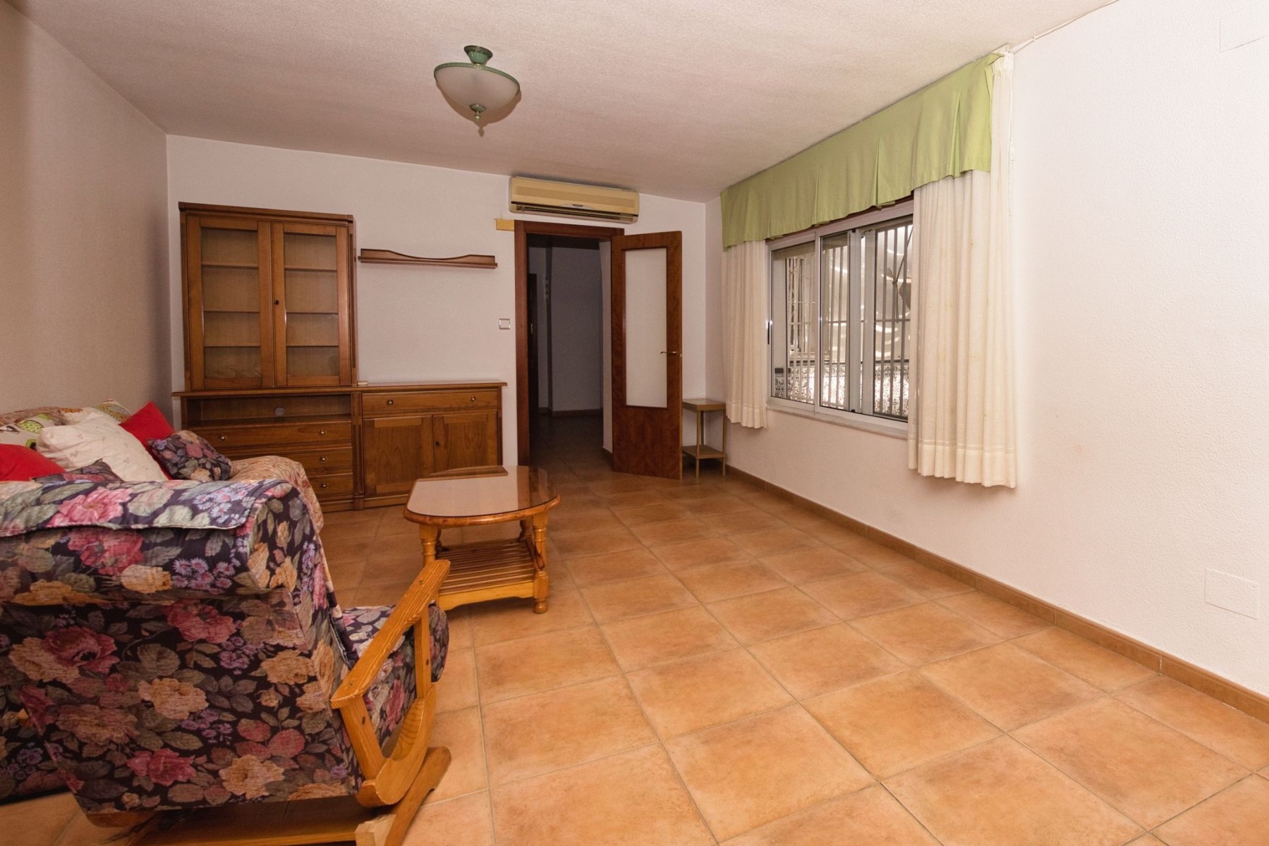 Villa for Sale in Benijofar, Alicante