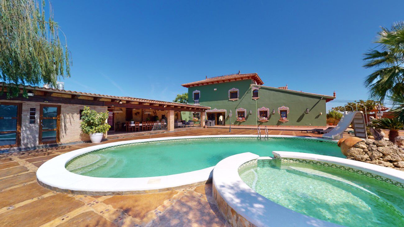 Villa for Sale in Almoradi, Alicante