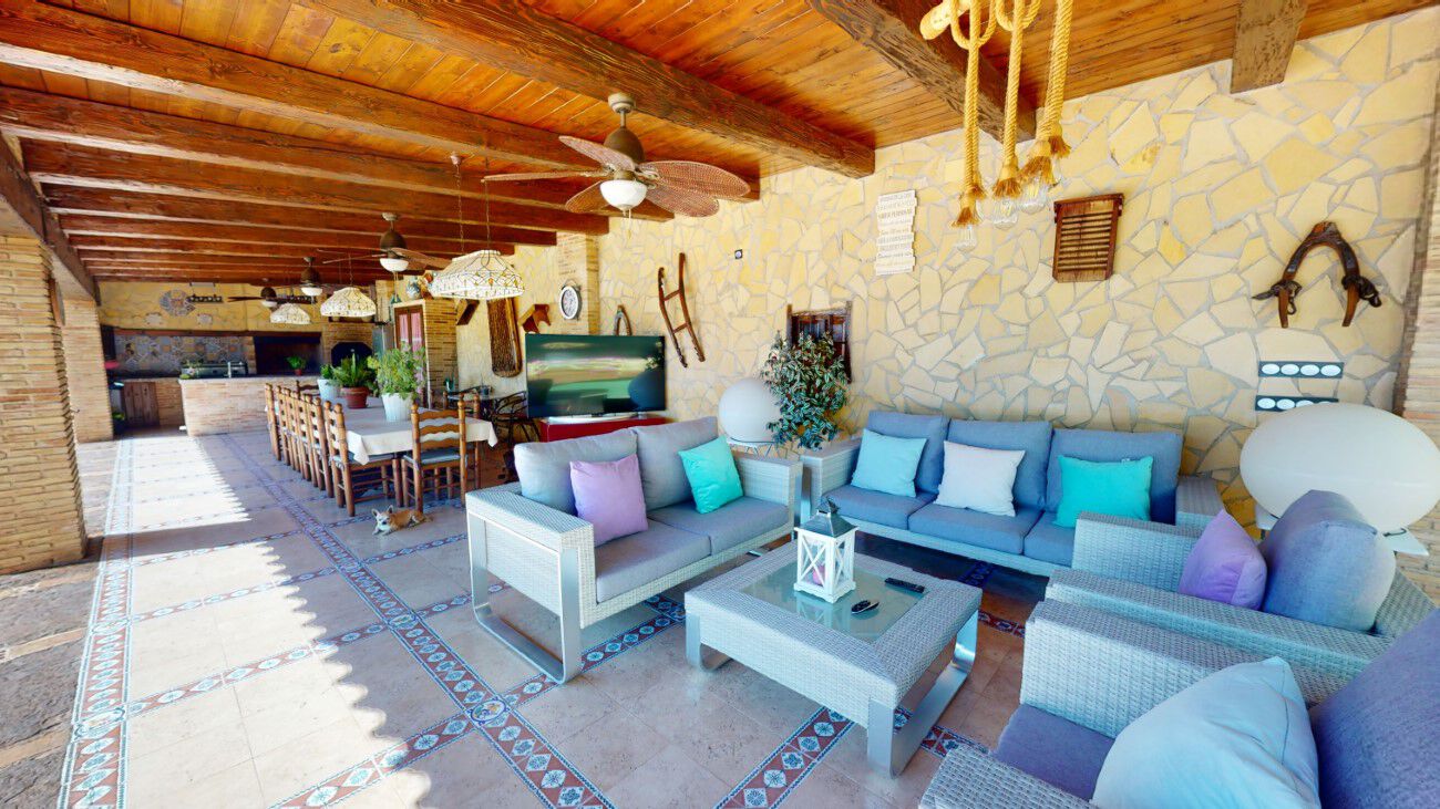 Villa for Sale in Almoradi, Alicante