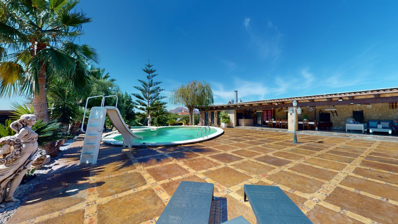 Villa for Sale in Almoradi, Alicante