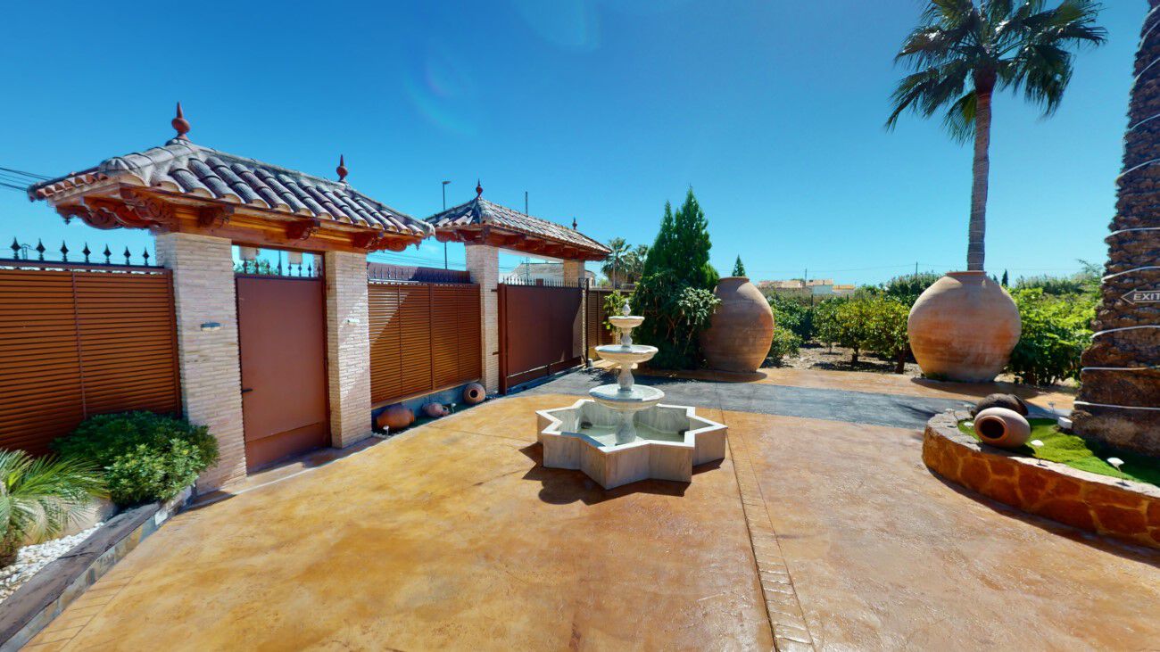 Villa for Sale in Almoradi, Alicante
