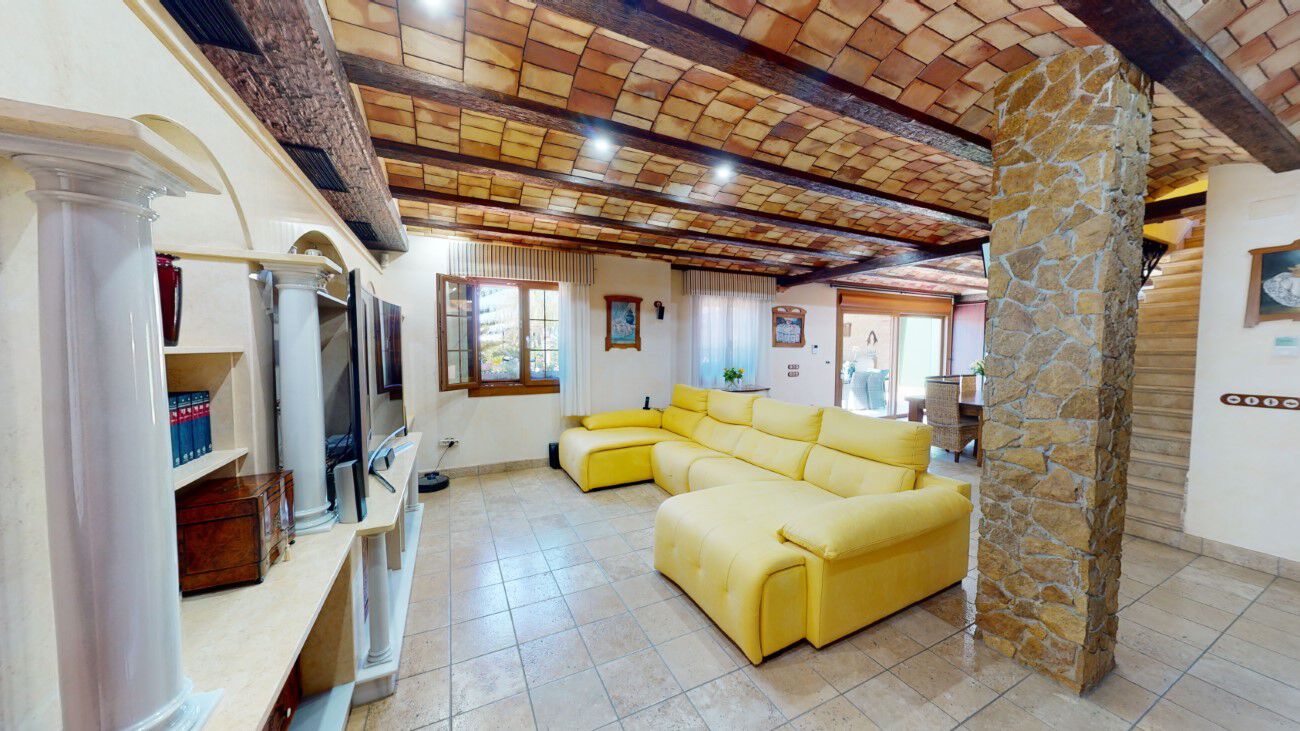 Villa for Sale in Almoradi, Alicante