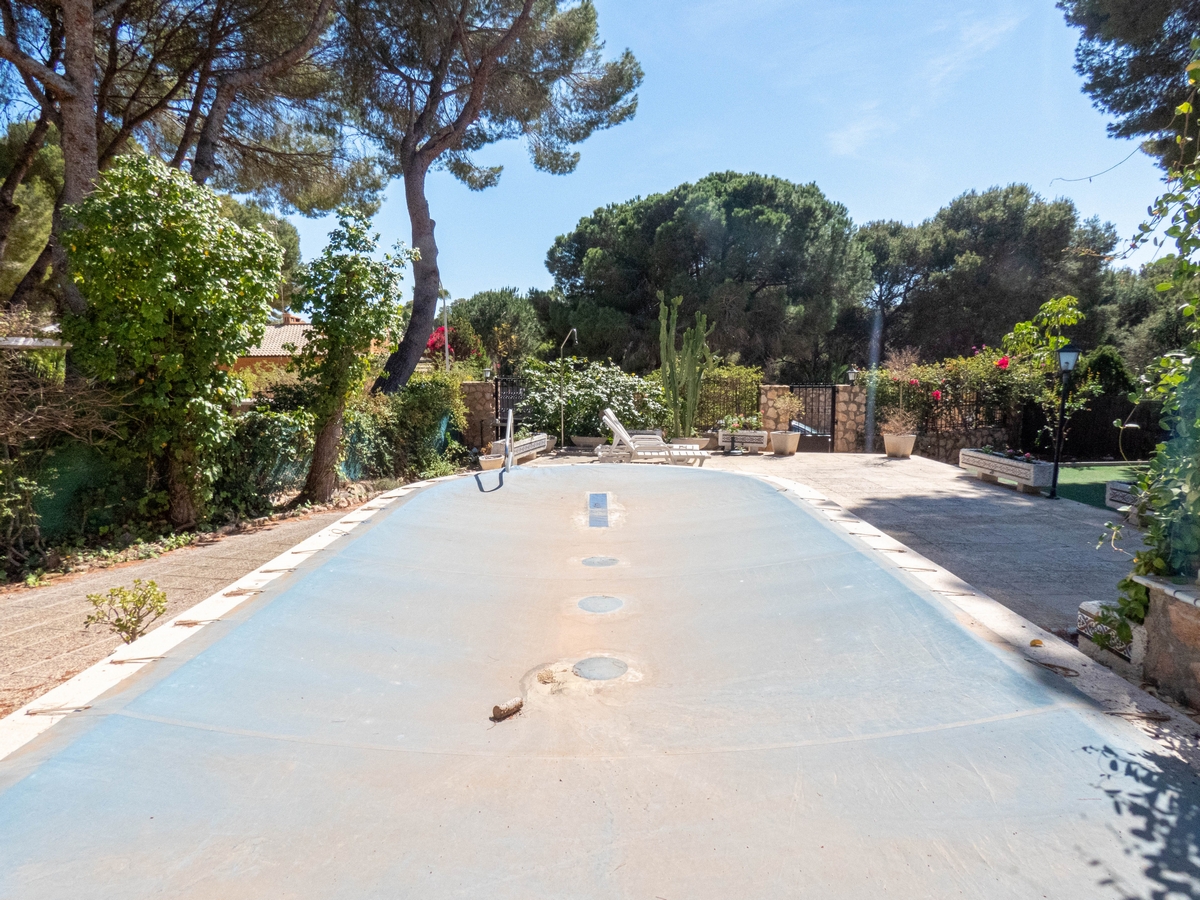 Villa for Sale in Dehesa de Campoamor, Alicante