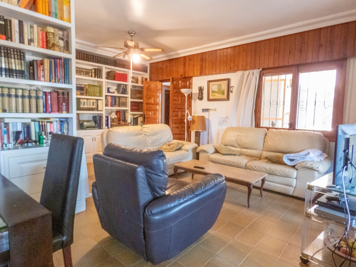 Villa for Sale in Dehesa de Campoamor, Alicante