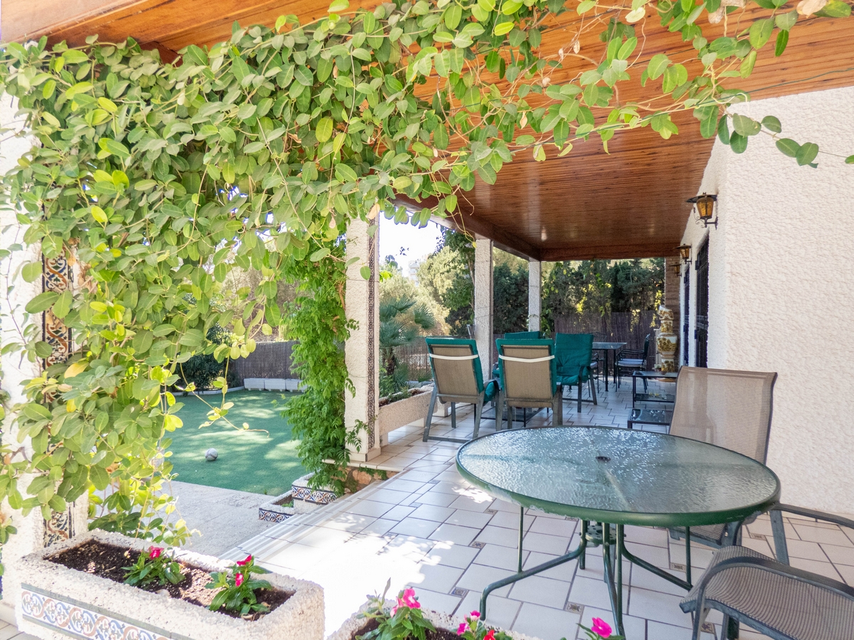 Villa for Sale in Dehesa de Campoamor, Alicante