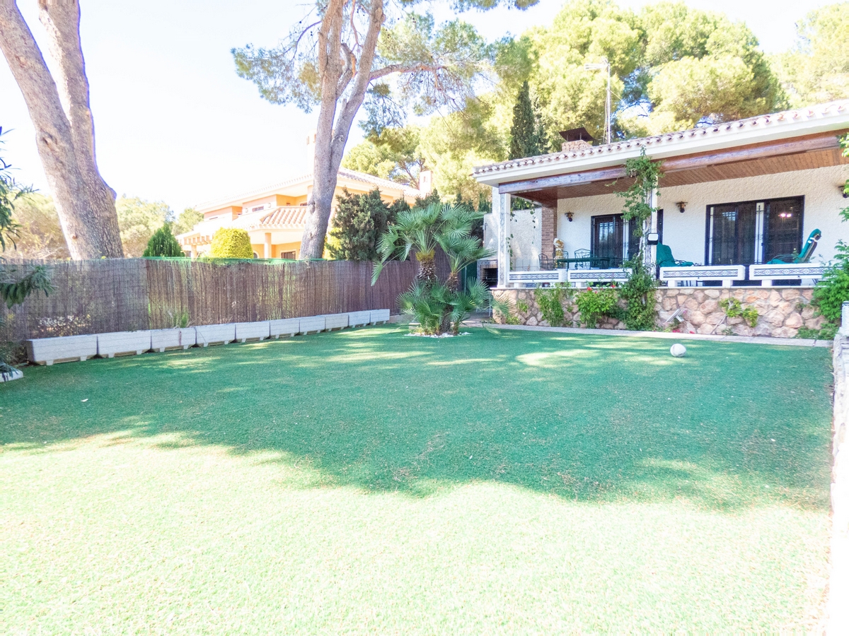 Villa for Sale in Dehesa de Campoamor, Alicante