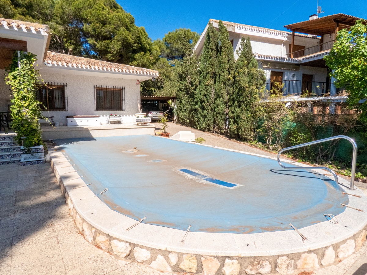 Villa for Sale in Dehesa de Campoamor, Alicante