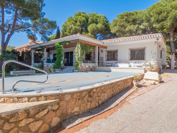 Villa for Sale in Dehesa de Campoamor, Alicante