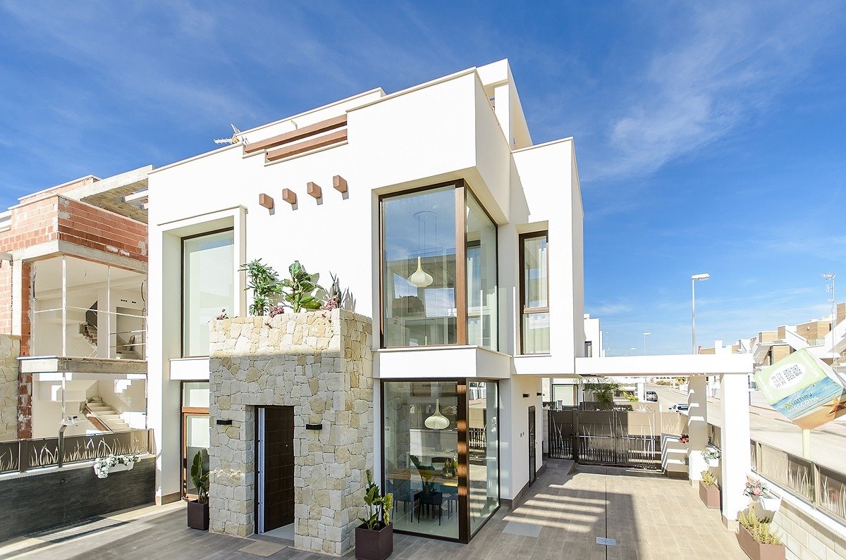 6-1 NEW BUILT VILLA IN PLAYA HONDA