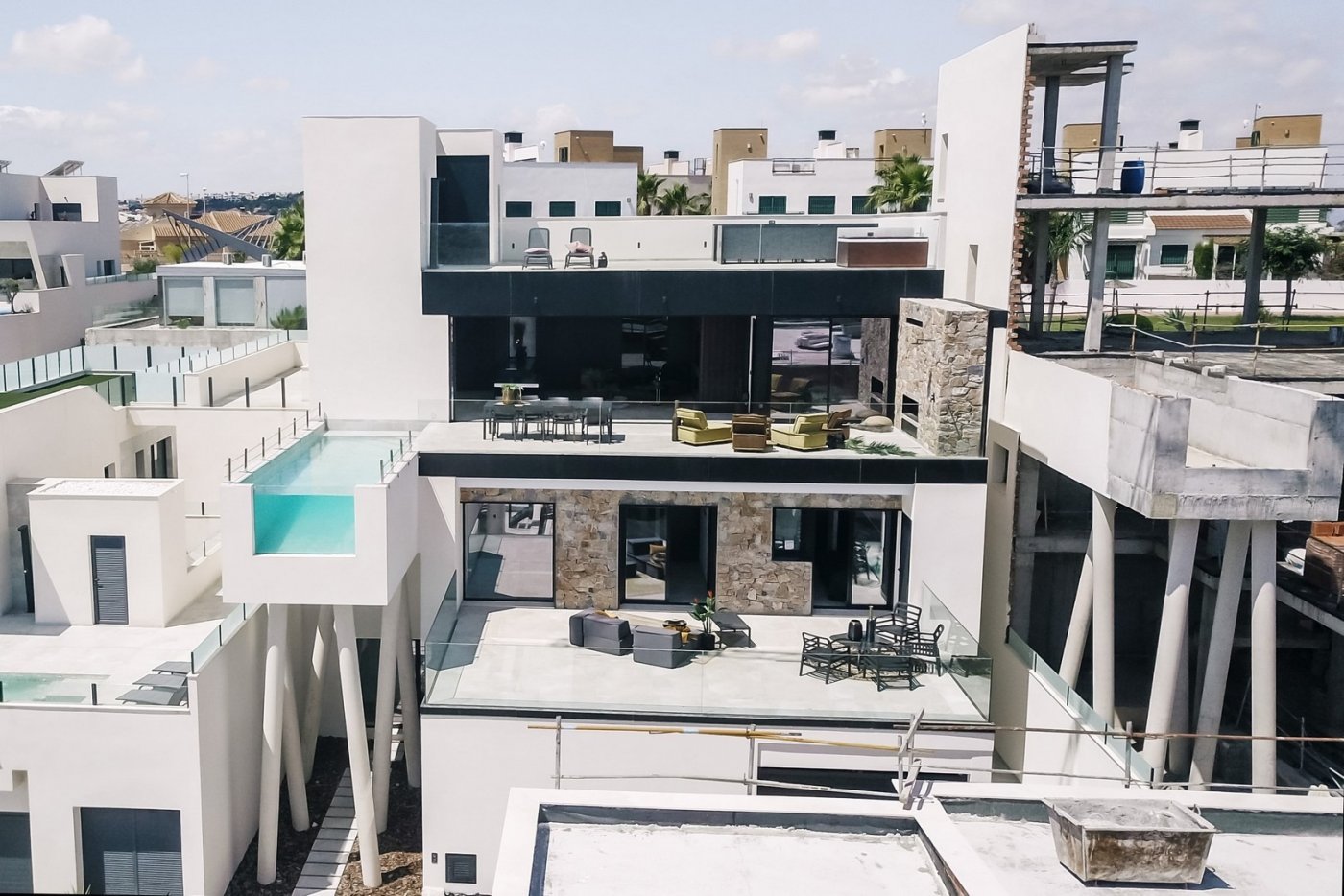 6-1 DESIGNER VILLA BY THE SEA