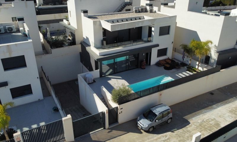 Villa for Sale in Algorfa, Alicante