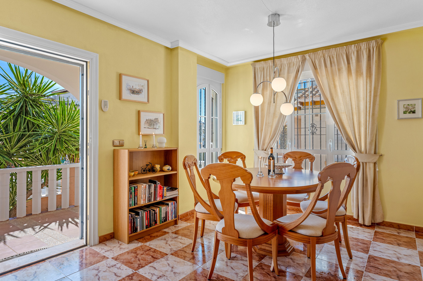 Quad House for Sale in Cabo Roig, Alicante