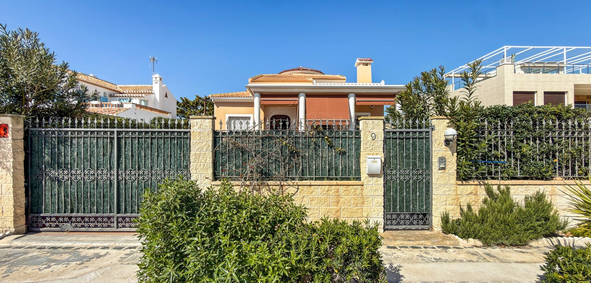 Villa for Sale in Torrevieja, Alicante