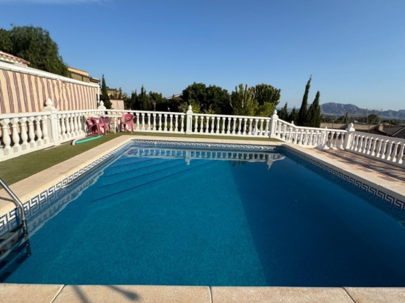 Villa for Sale in Albatera, Alicante