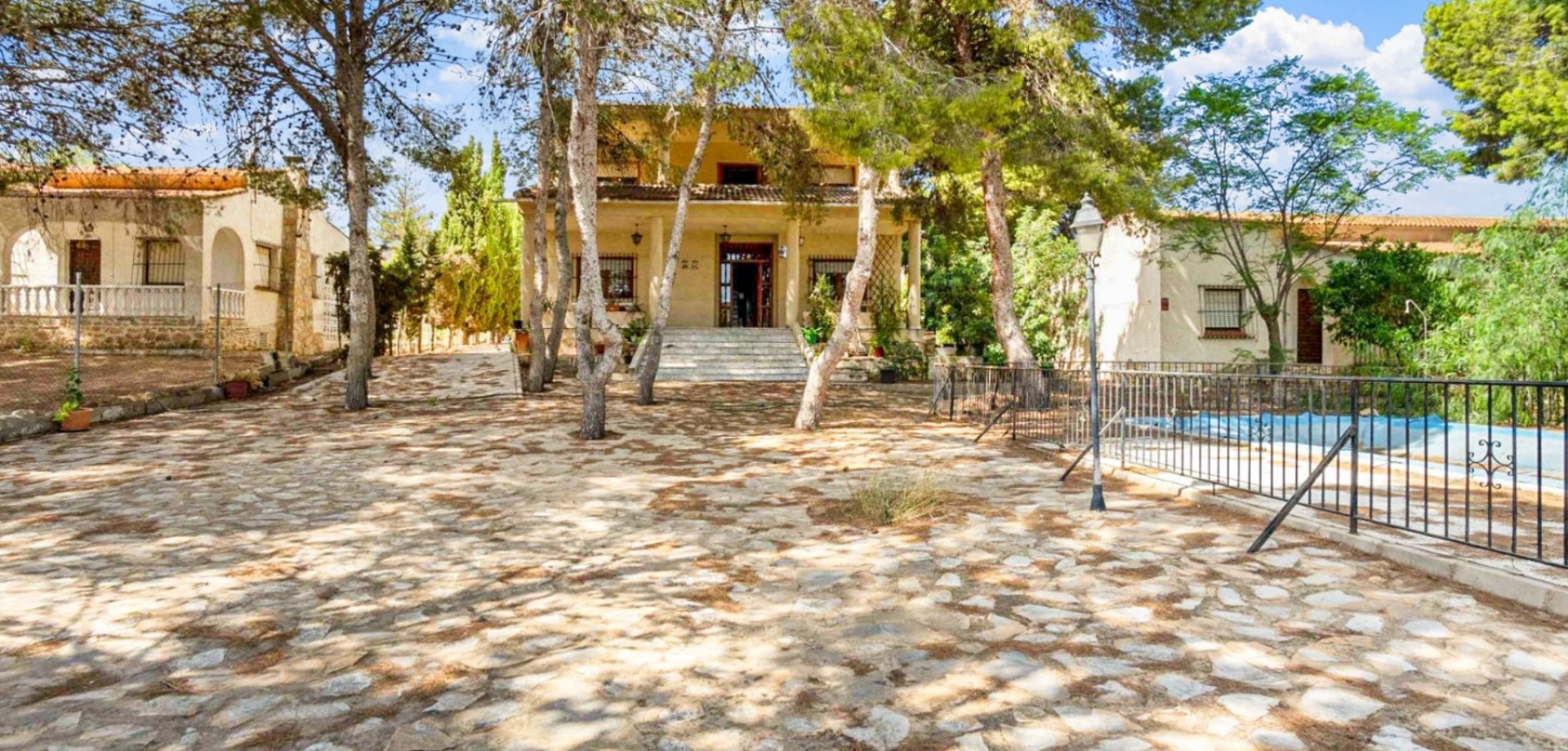 Villa for Sale in Torrevieja, Alicante