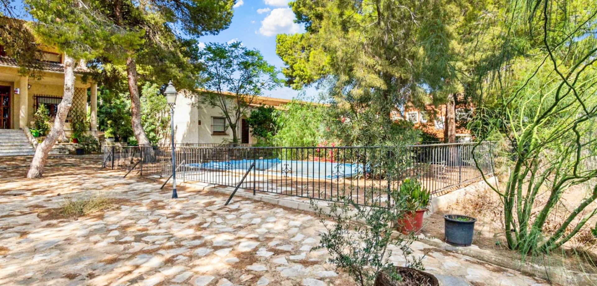 Villa for Sale in Torrevieja, Alicante