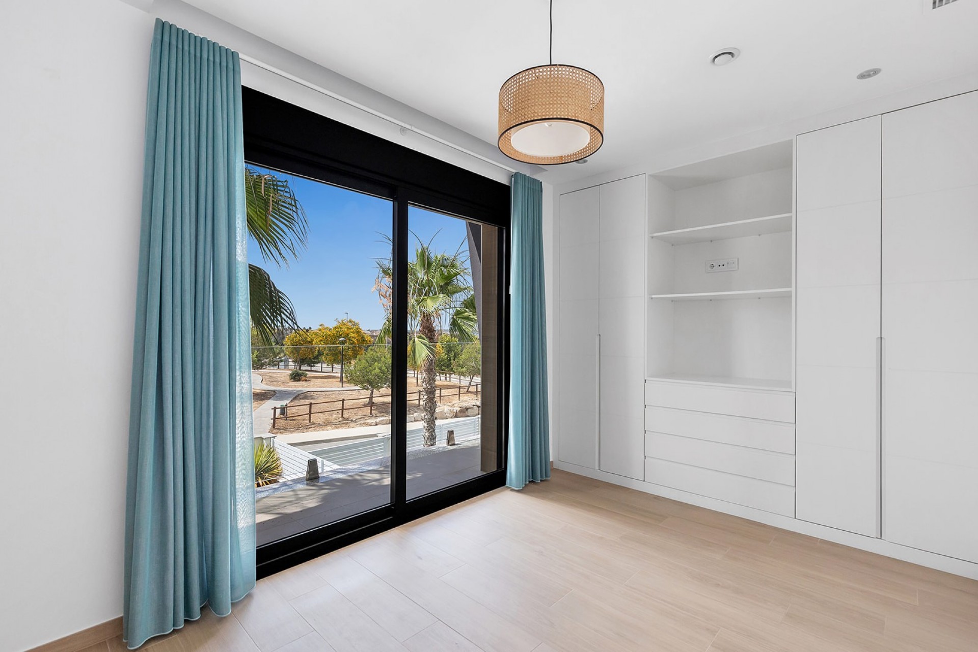 Villa for Sale in Benijofar, Alicante