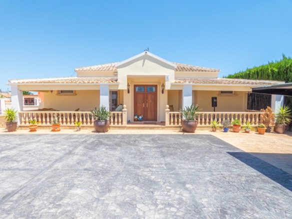 Villa for Sale in Heredades, Alicante