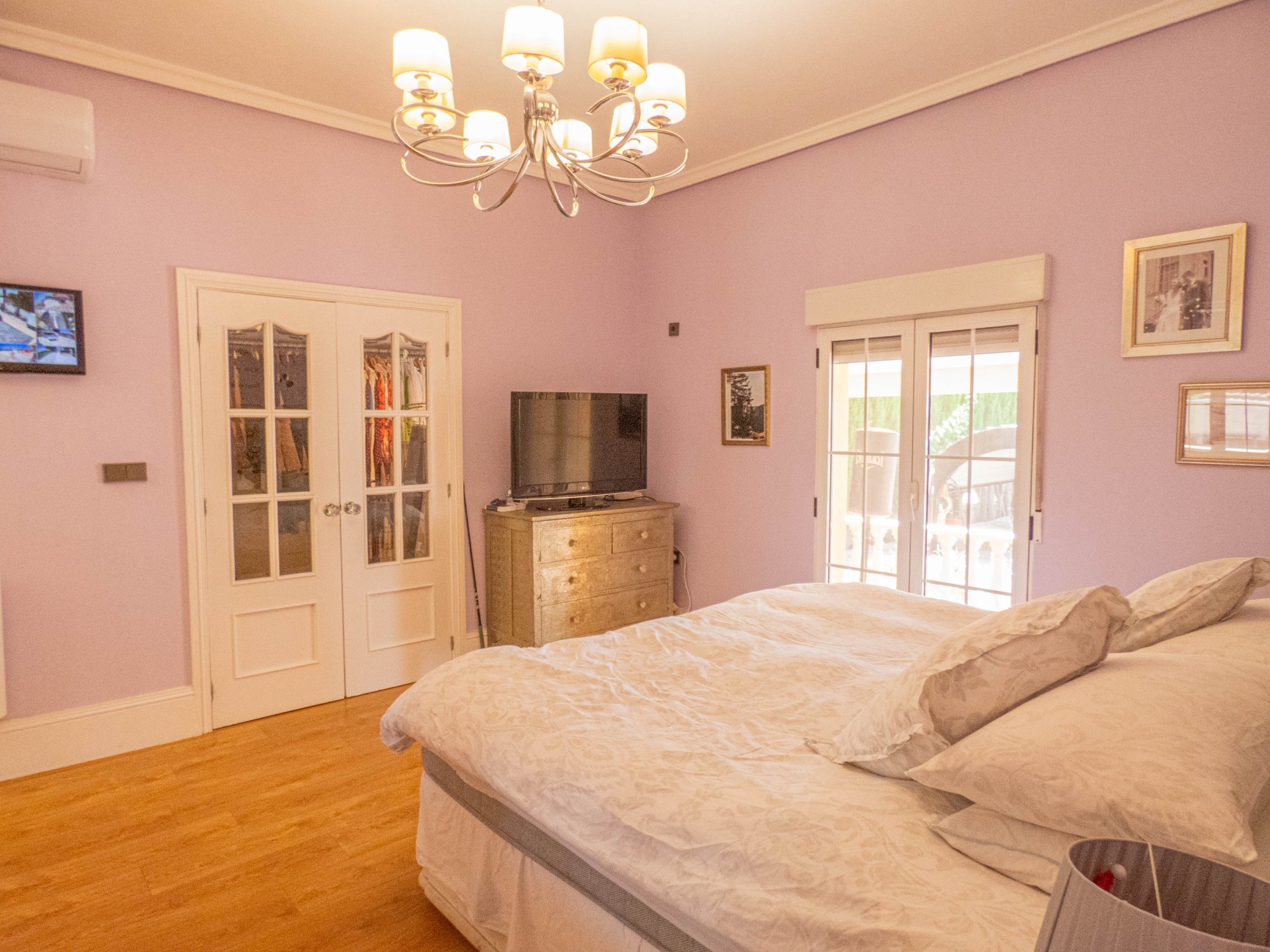 Villa for Sale in Heredades, Alicante