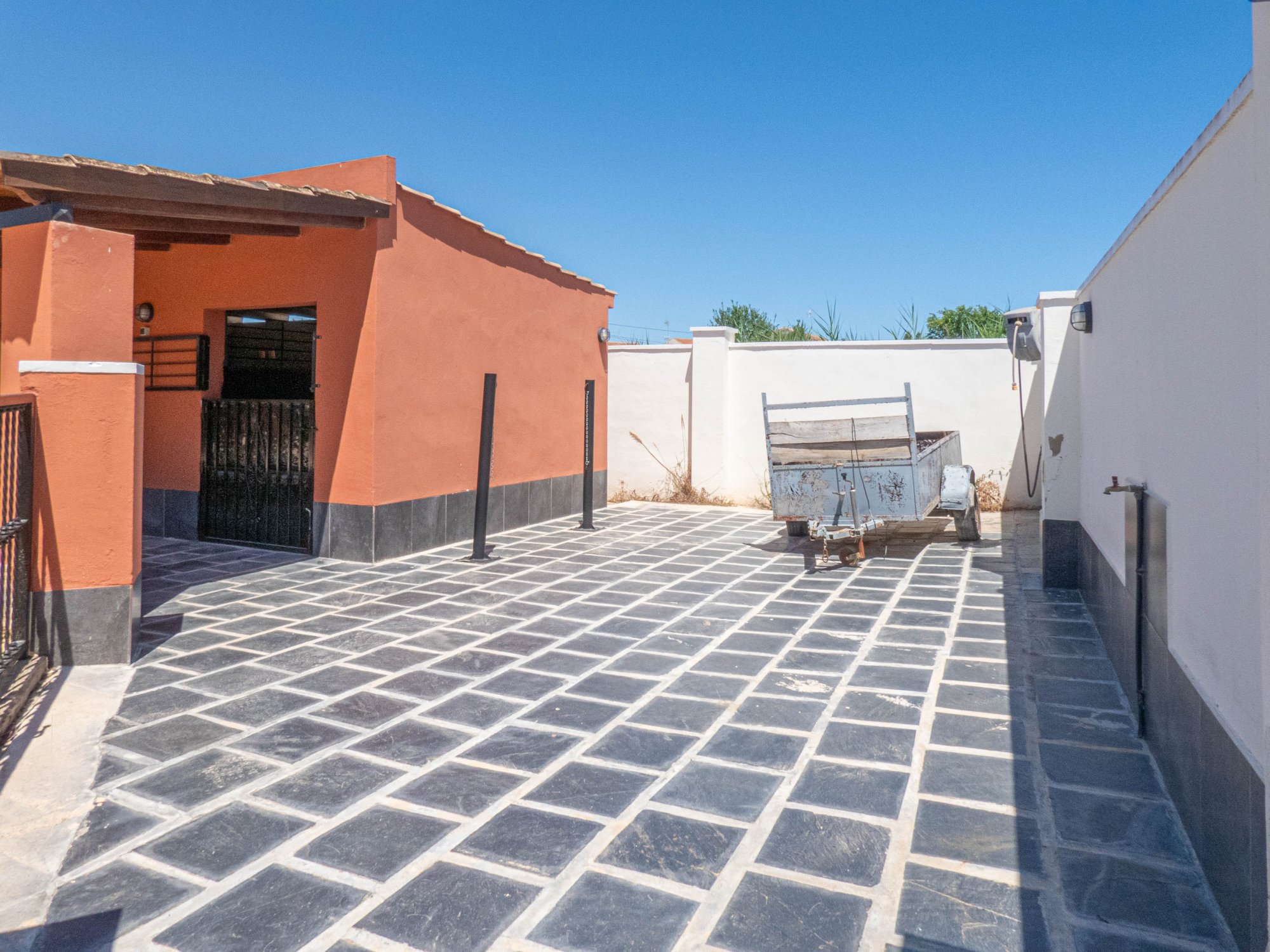 Villa for Sale in Heredades, Alicante