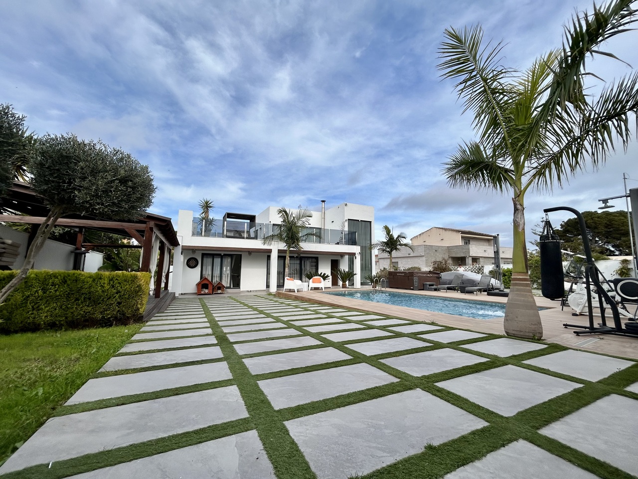 Villa for Sale in Los Balcones, Alicante