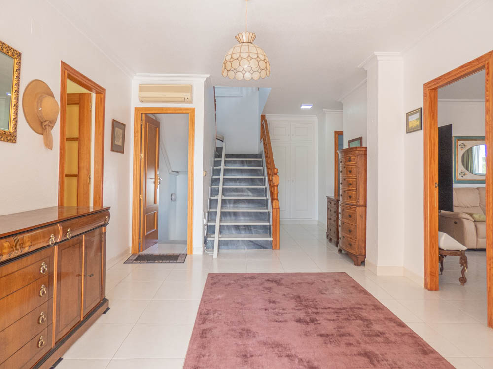 Villa for Sale in San Miguel de Salinas, Alicante