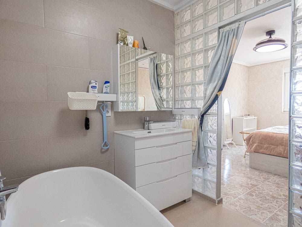 Villa for Sale in San Miguel de Salinas, Alicante