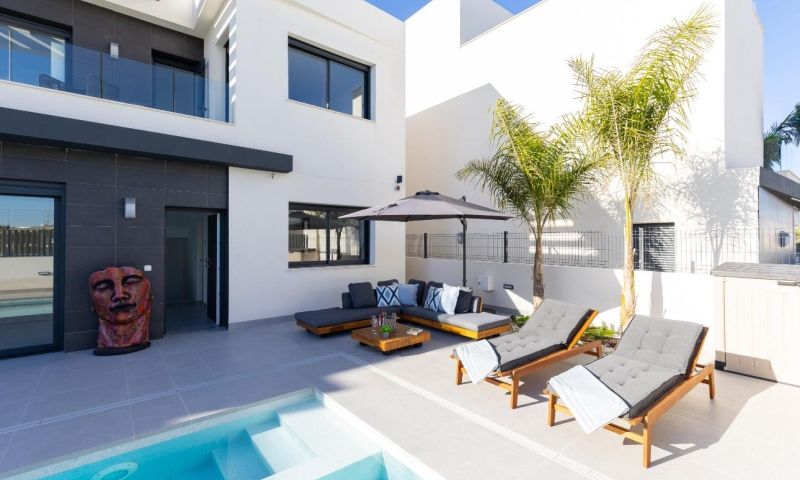 Villa for Sale in Algorfa, Alicante