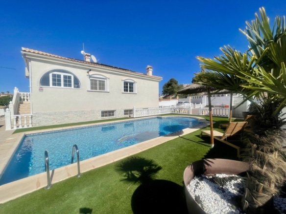 Villa for Sale in Urb. La Marina, Alicante