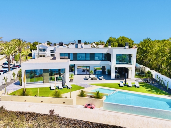 Villa for Sale in Cabo Roig, Alicante