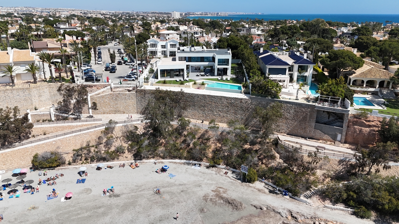 Villa for Sale in Cabo Roig, Alicante
