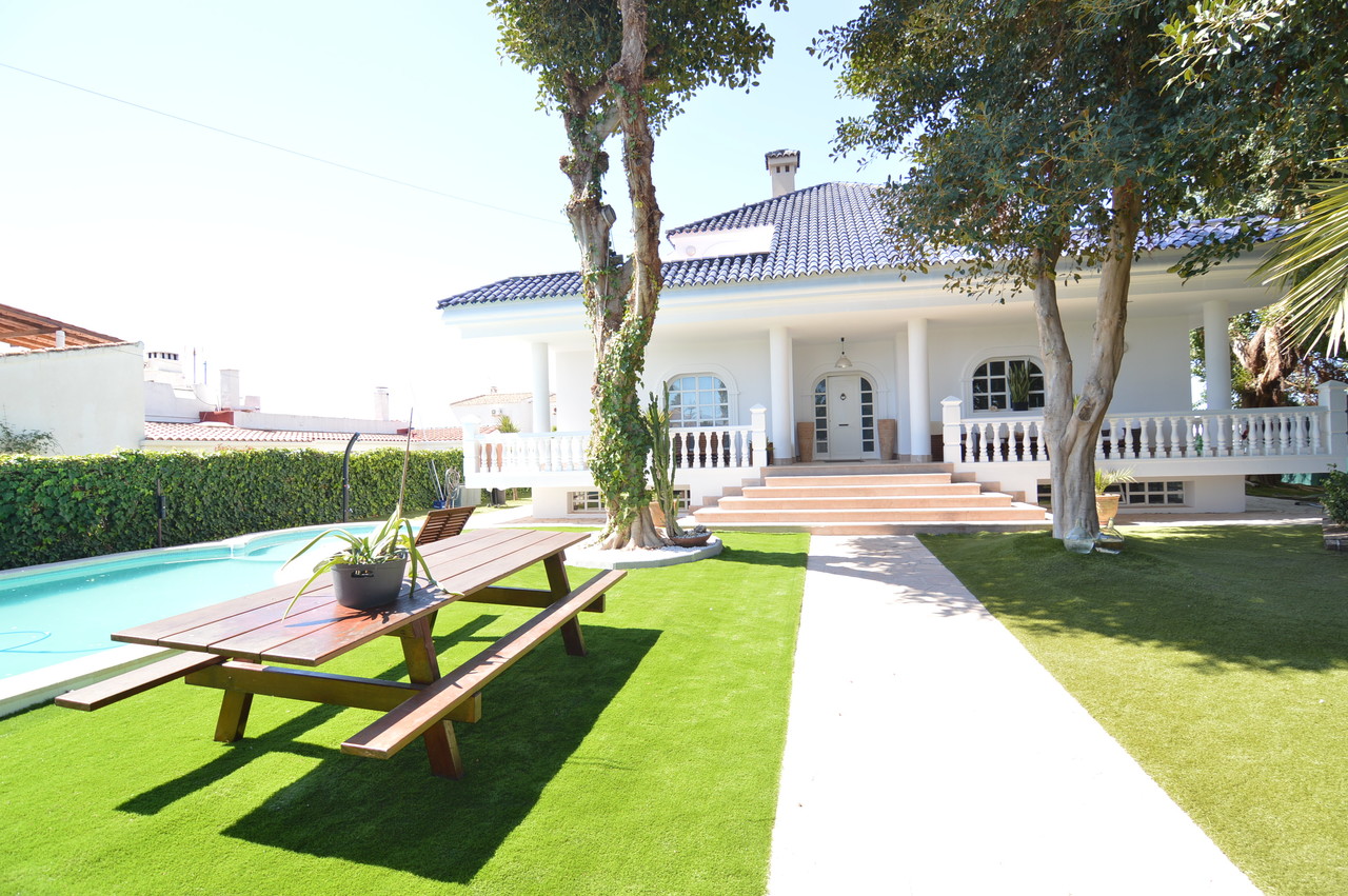 Villa for Sale in Torrevieja, Alicante