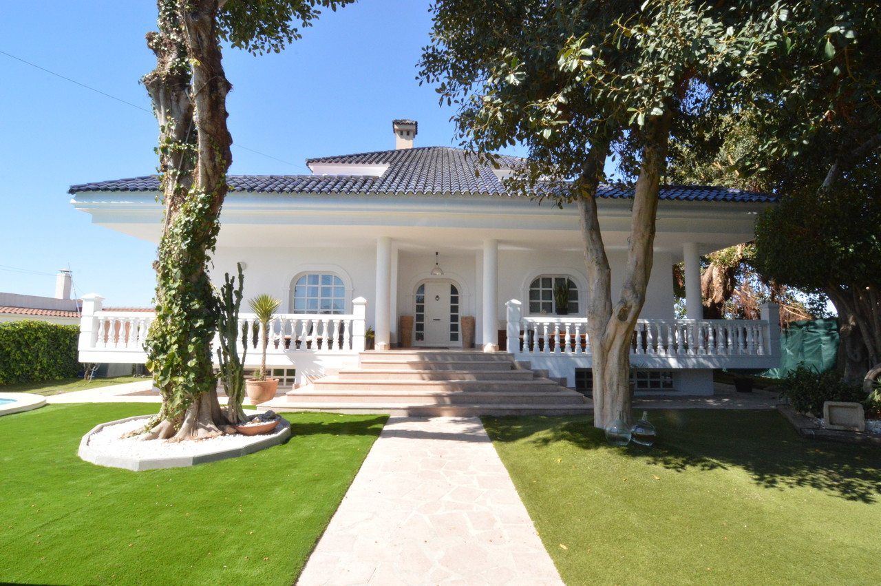 Villa for Sale in Torrevieja, Alicante