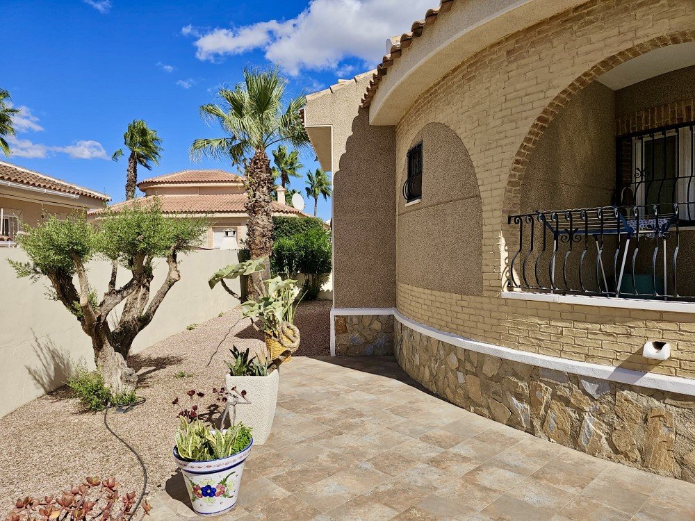 Villa for Sale in Benijofar, Alicante