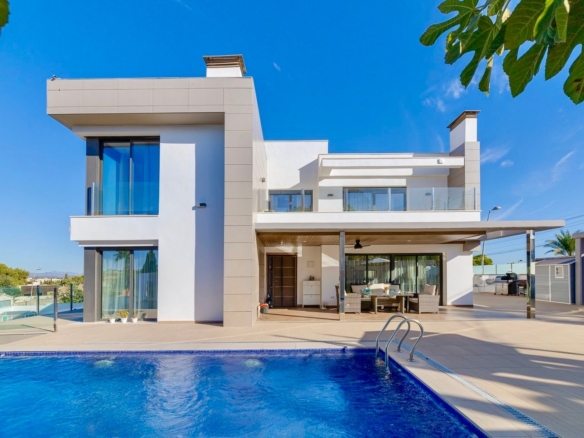 Villa for Sale in Torrevieja, Alicante