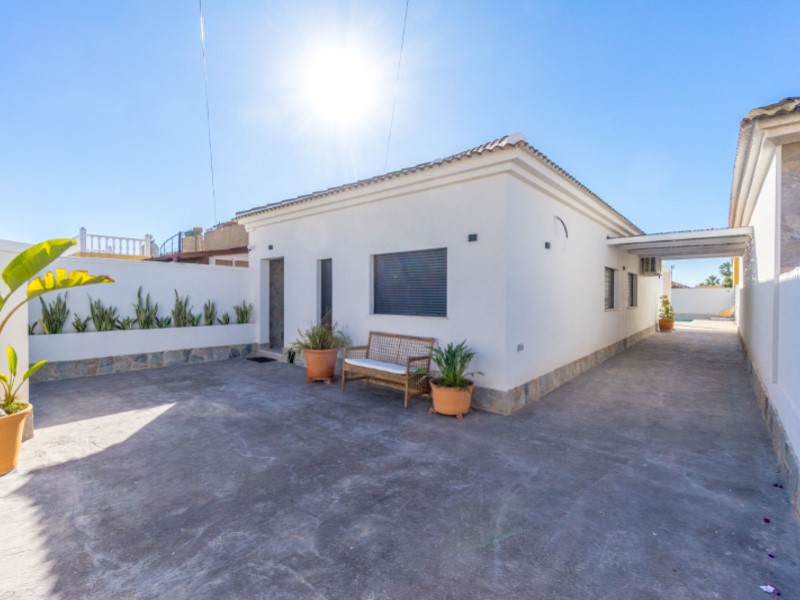 Villa for Sale in Torrevieja, Alicante