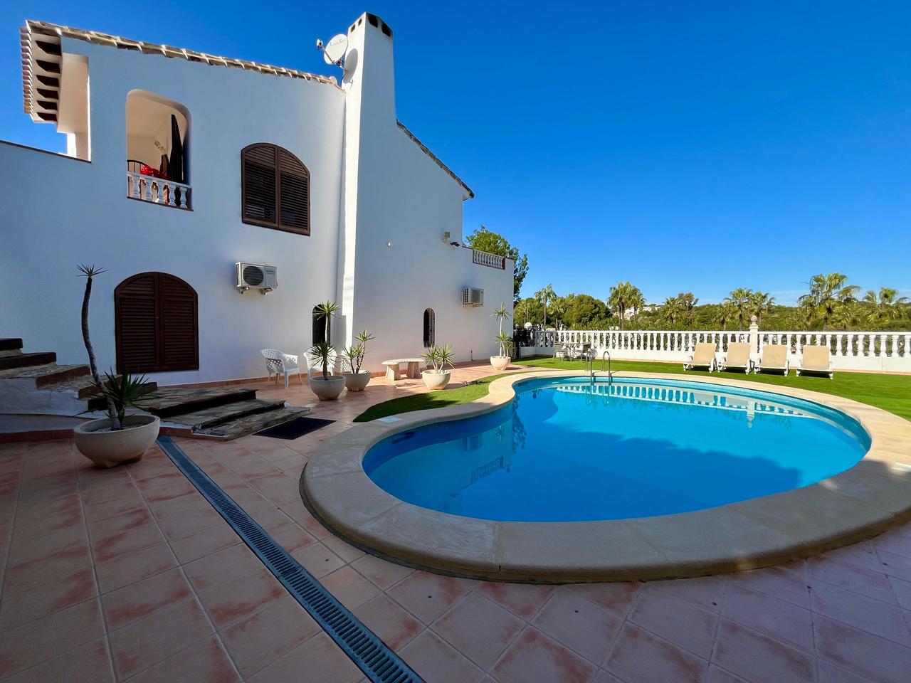 Villa for Sale in Villamartin, Alicante