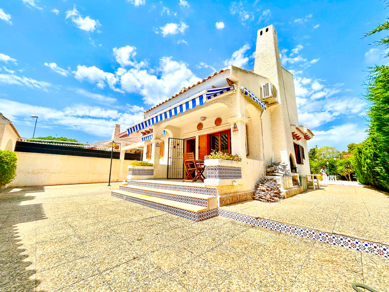 Villa for Sale in La Zenia, Alicante