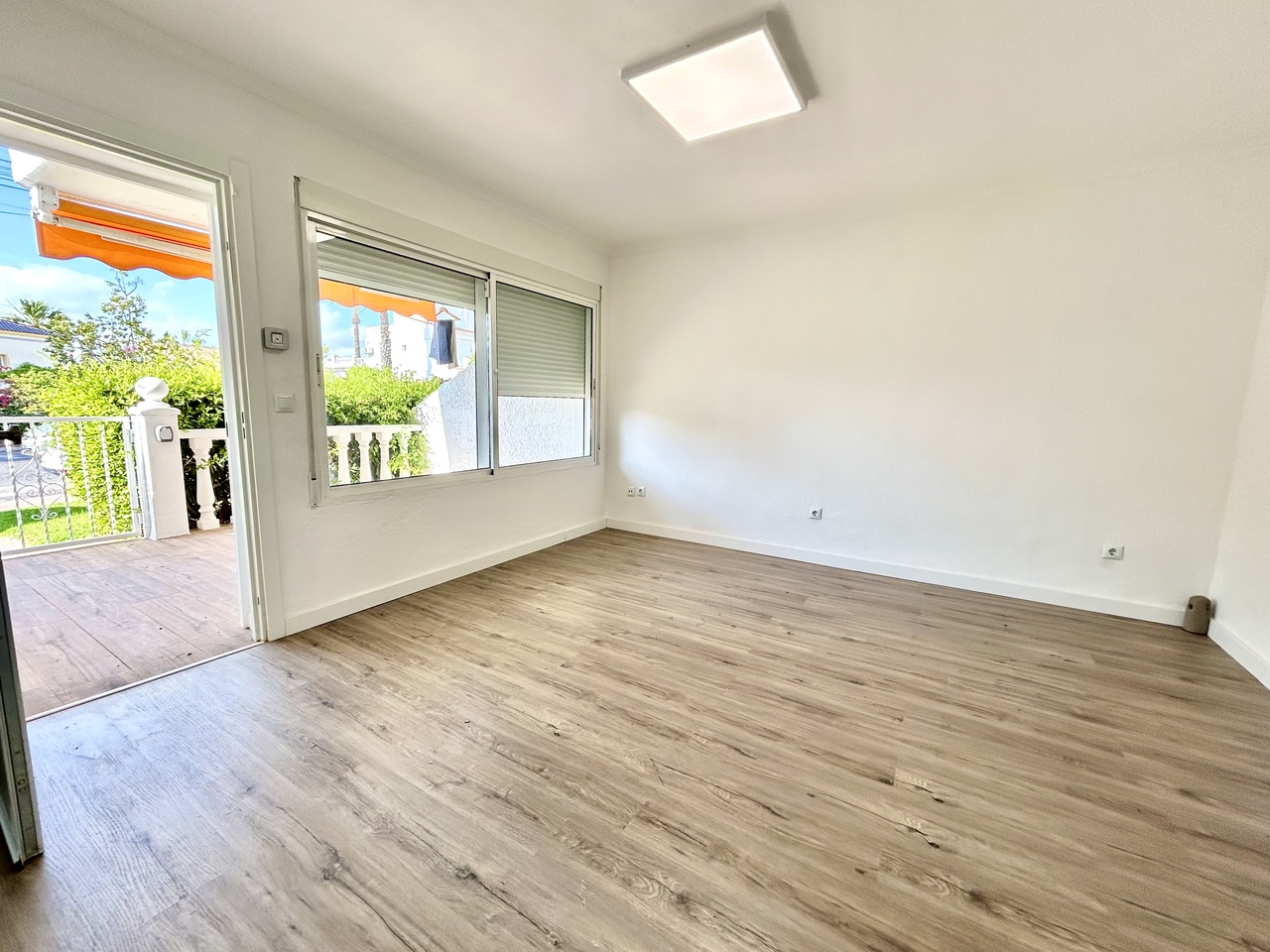 Apartment for Sale in Villamartin, Alicante