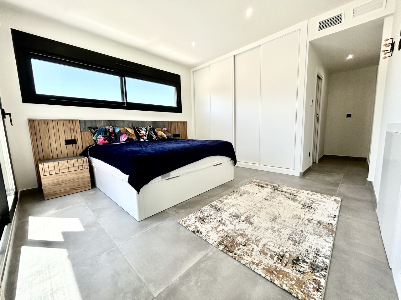 Villa for Sale in Villamartin, Alicante