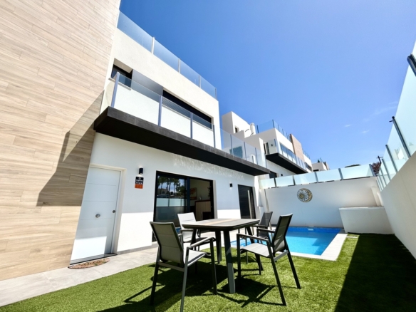 Villa for Sale in Villamartin, Alicante