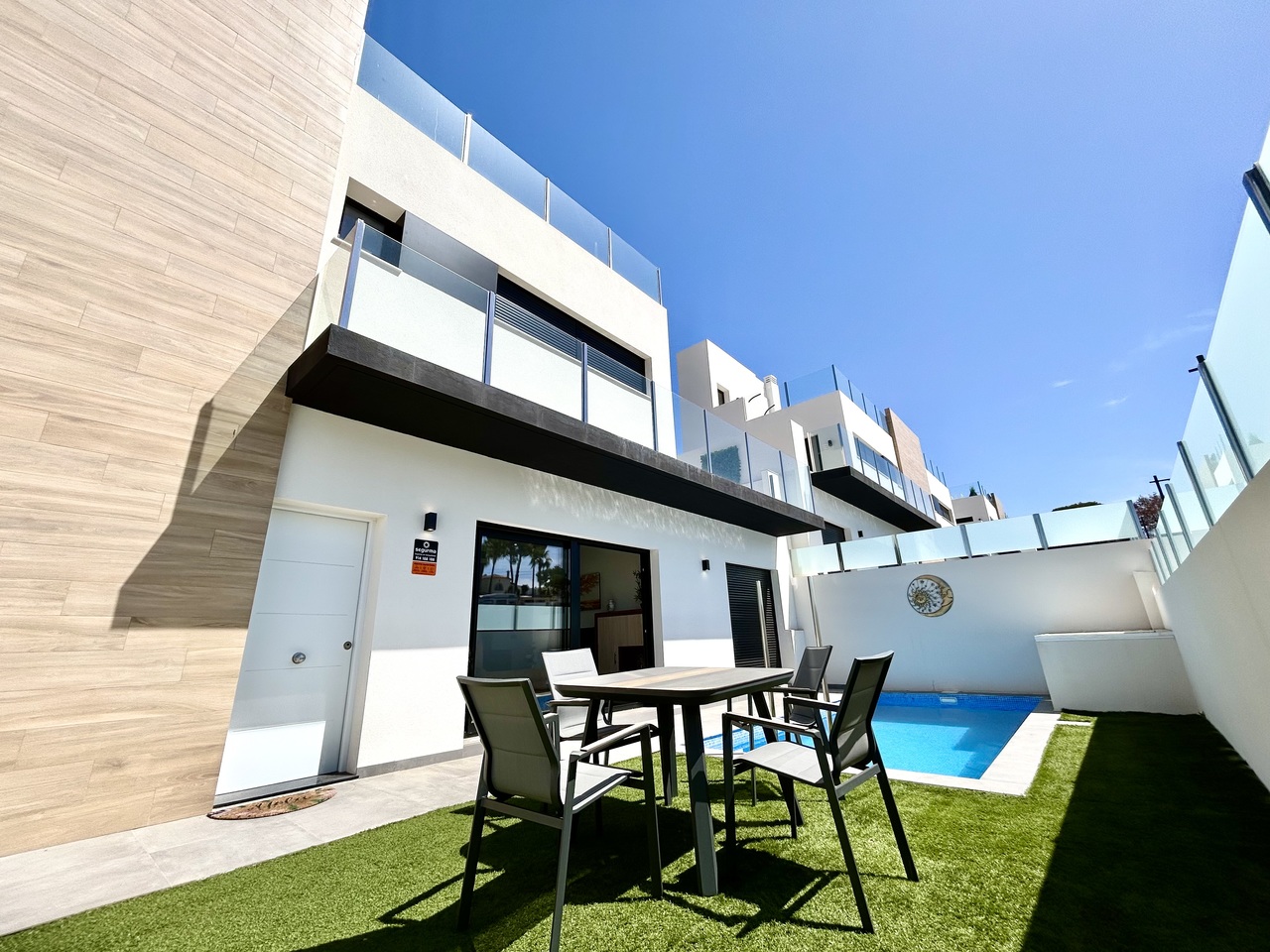 Villa for Sale in Villamartin, Alicante