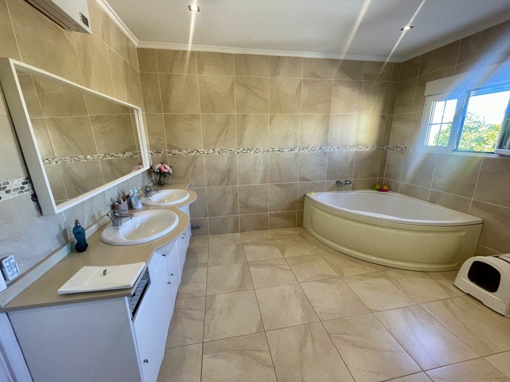 Villa for Sale in Urb. La Marina, Alicante