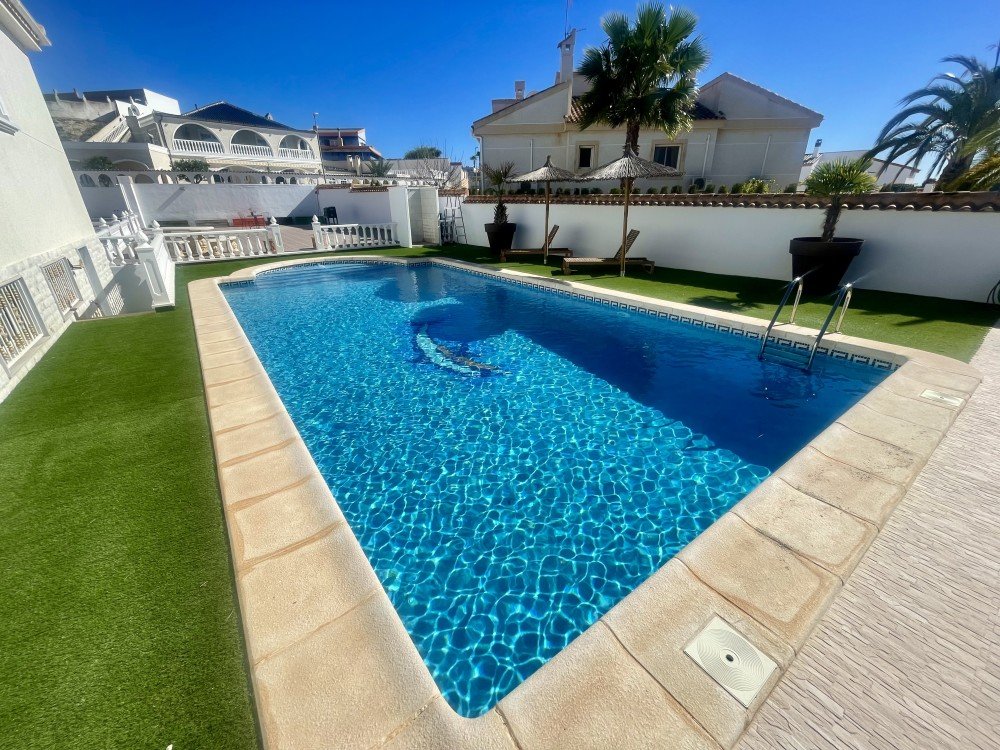 Villa for Sale in Urb. La Marina, Alicante