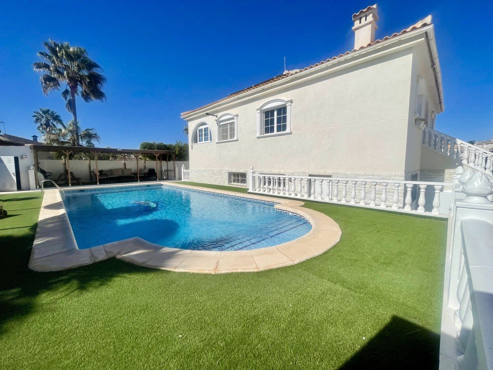 Villa for Sale in Urb. La Marina, Alicante