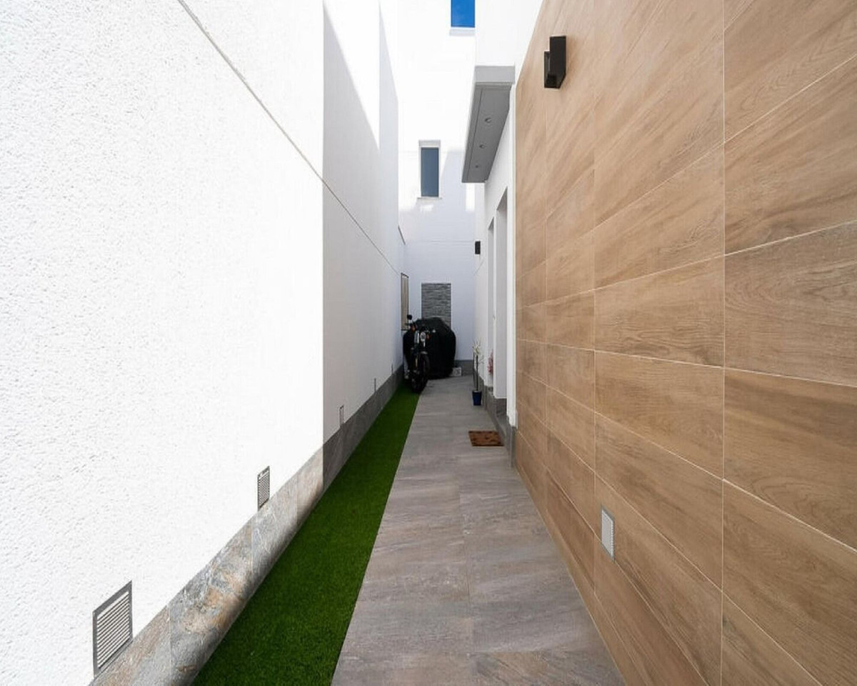 Villa for Sale in San Pedro del Pinatar, Murcia